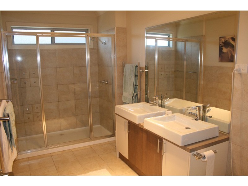 5 Lennon Boulevard, Point Cook VIC 3030