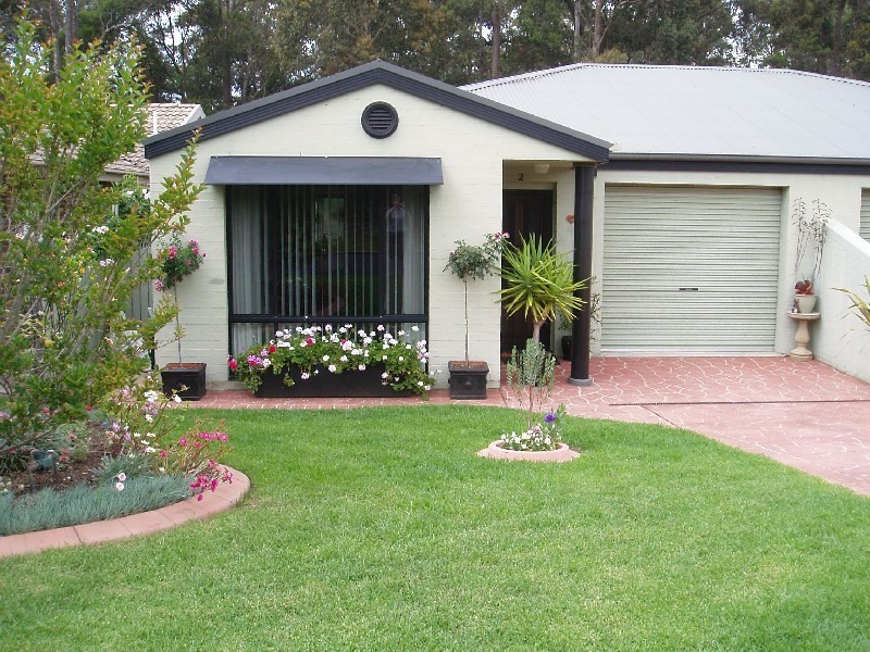 2/27 Explorers Way, Batemans Bay NSW 2536