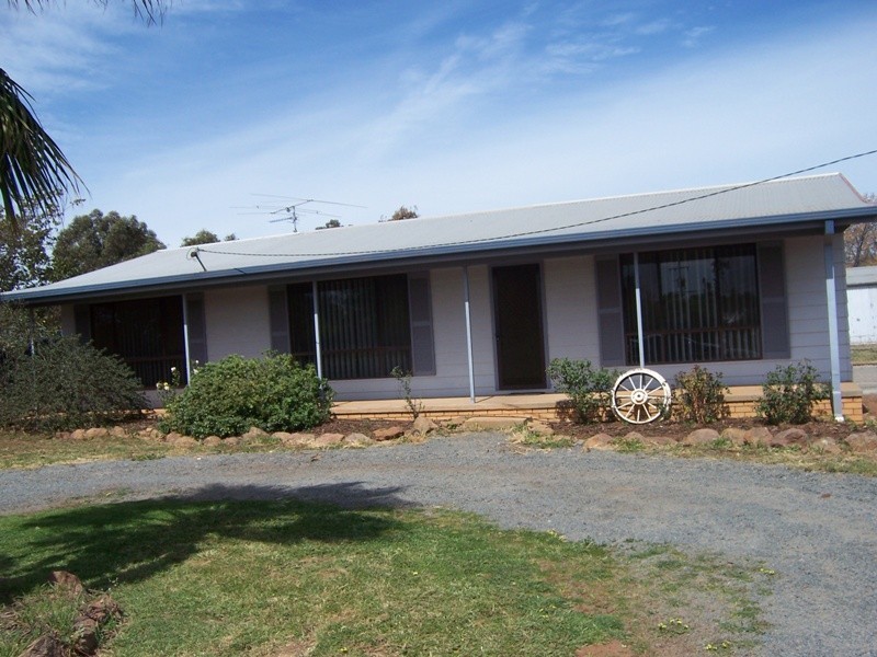 21 Stinson Street, Coolamon NSW 2701