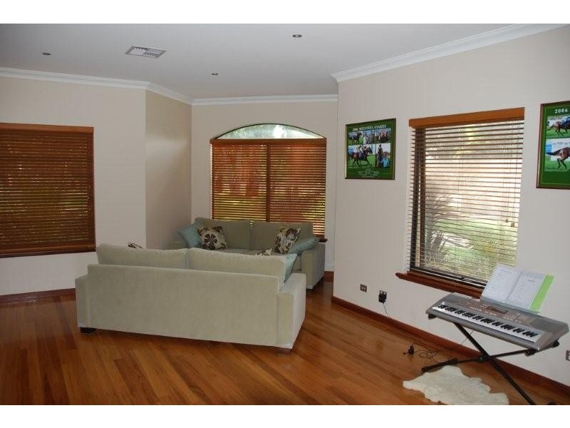 55 Henley Street, Henley Brook WA 6055