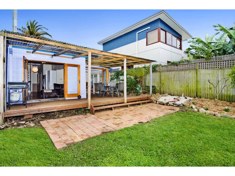 15 Griffin Road, North Curl Curl NSW 2099