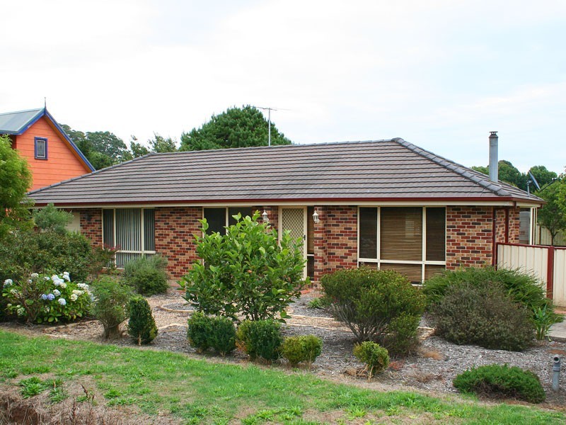 4 Meryla Street, Robertson NSW 2577