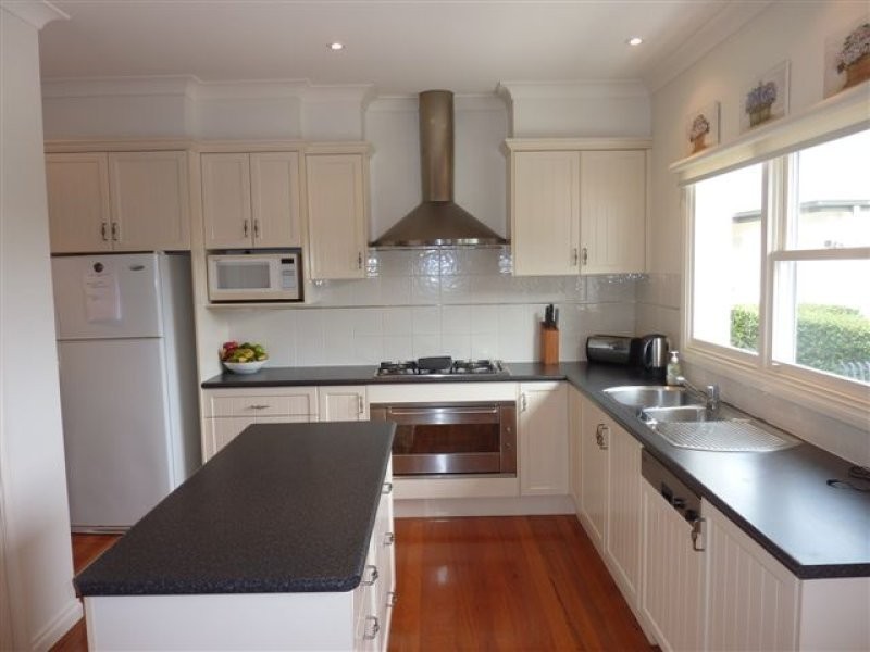 16 Yean Street, Burradoo NSW 2576