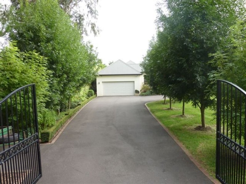 16 Yean Street, Burradoo NSW 2576