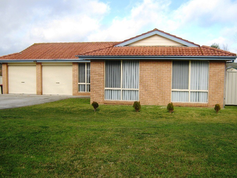 8 Plane Tree Close, Bowral NSW 2576