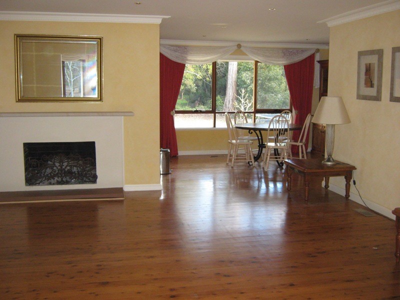 11 Riversdale Avenue, Burradoo NSW 2576