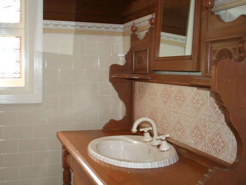 3 Campbell Ave, Burradoo NSW 2576