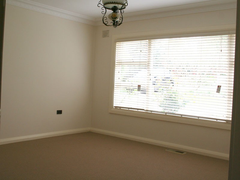 3 Campbell Ave, Burradoo NSW 2576