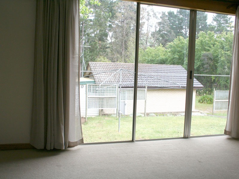 3 Campbell Ave, Burradoo NSW 2576