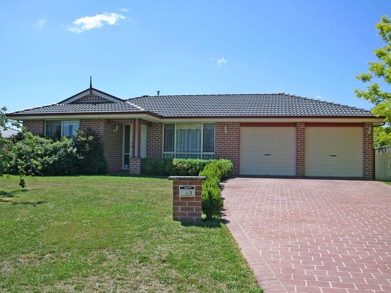 3 Dumfries Place, Bowral NSW 2576