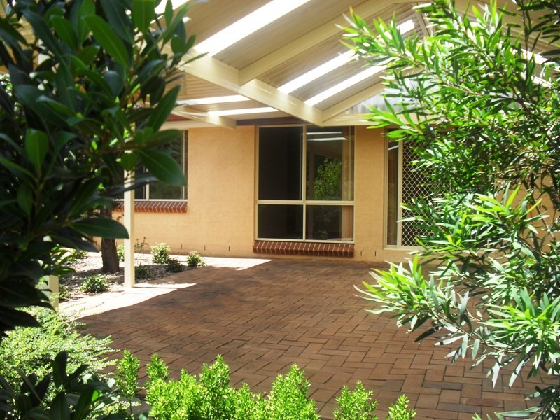 2 Maple Grove, Bowral NSW 2576