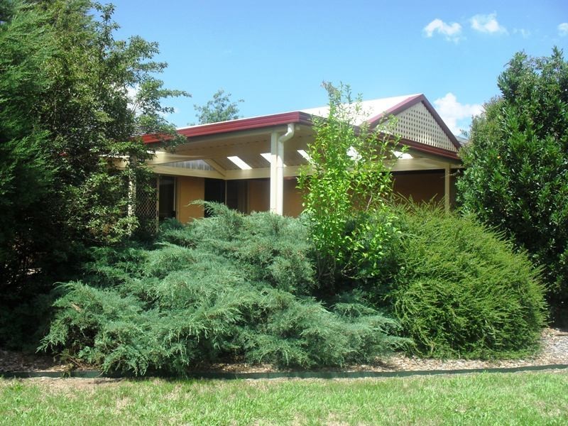2 Maple Grove, Bowral NSW 2576