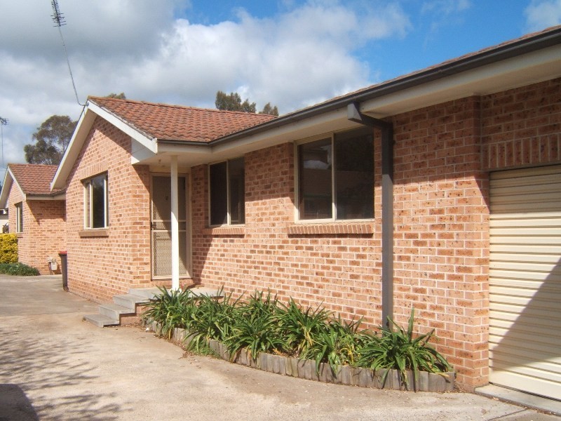 2/10 Koyong Close, Moss Vale NSW 2577