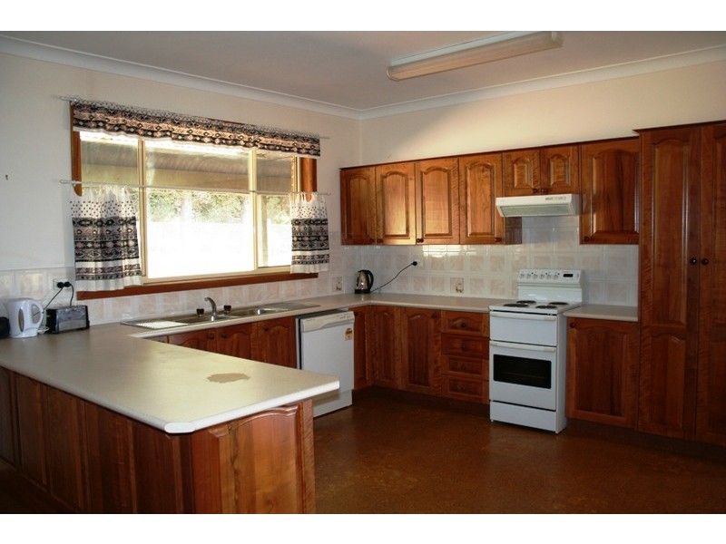 13 Watkins Drive, Moss Vale NSW 2577