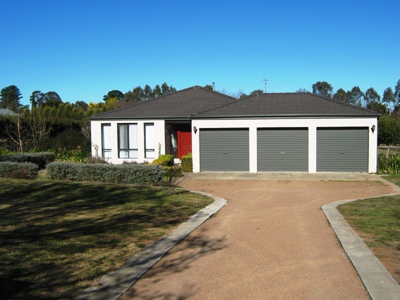 17 Highland Drive, Bowral NSW 2576