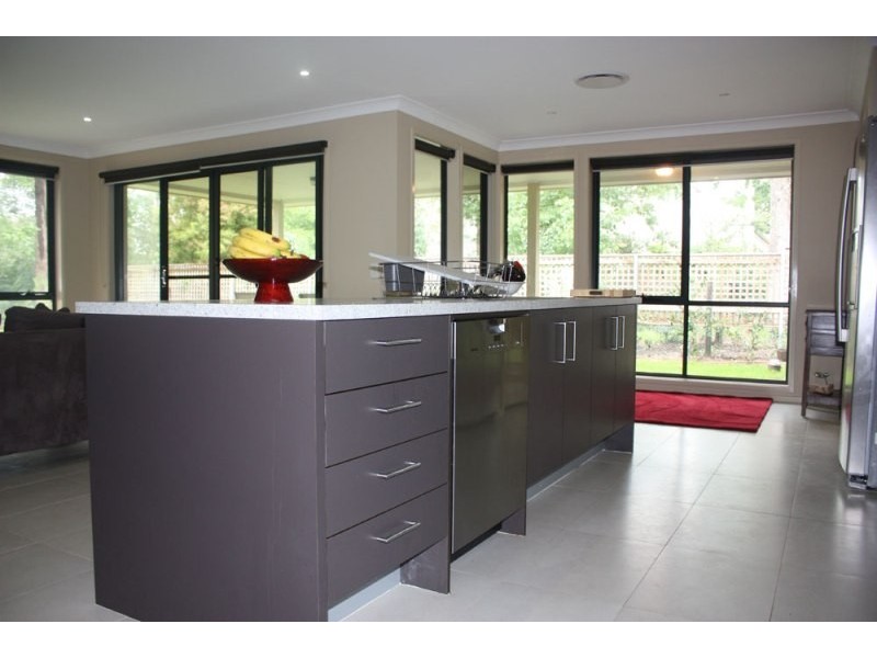 18 Railway Parade, Braemar NSW 2575