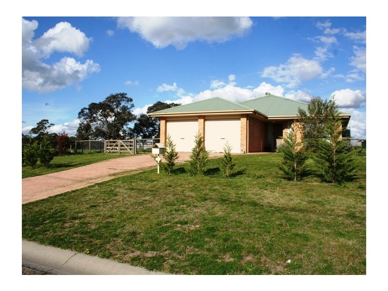 5 Patrick Place, Marulan NSW 2579