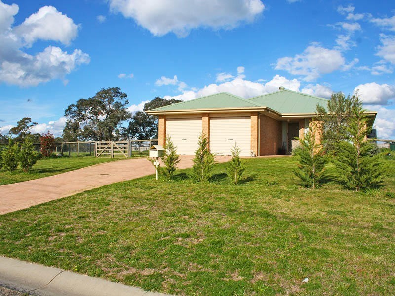 5 Patrick Place, Marulan NSW 2579