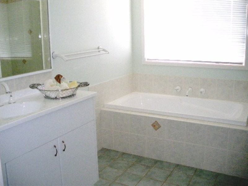 5 Patrick Place, Marulan NSW 2579