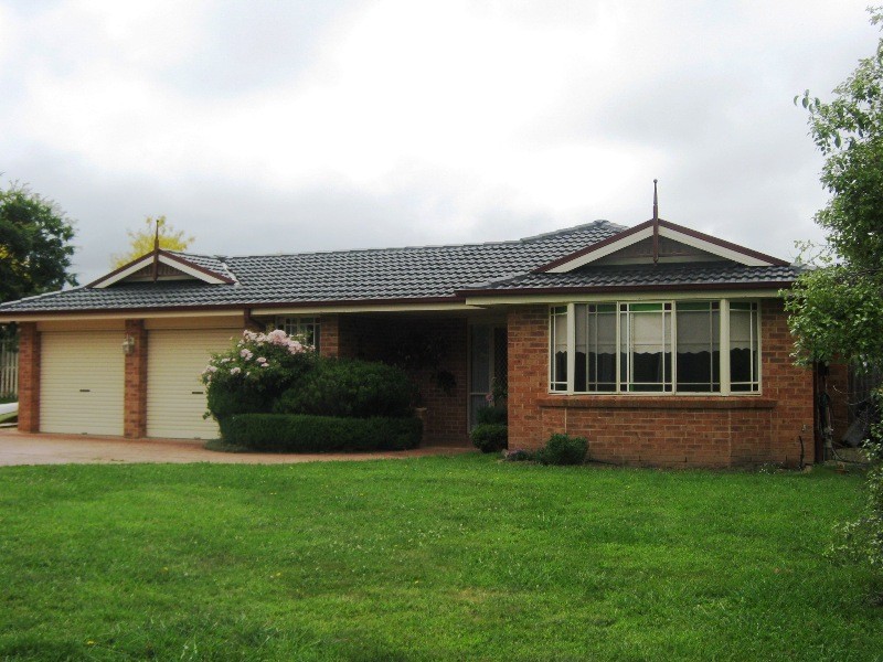 2 Crabapple Close, Bowral NSW 2576