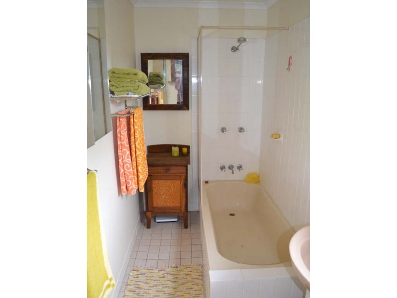 16 Jellore Street, Welby NSW 2575