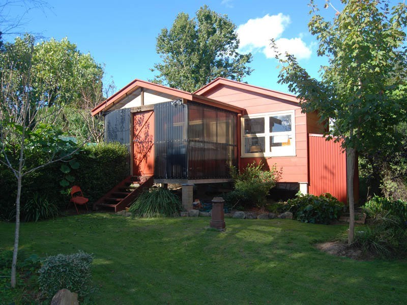 8 Campbell Avenue, Burradoo NSW 2576