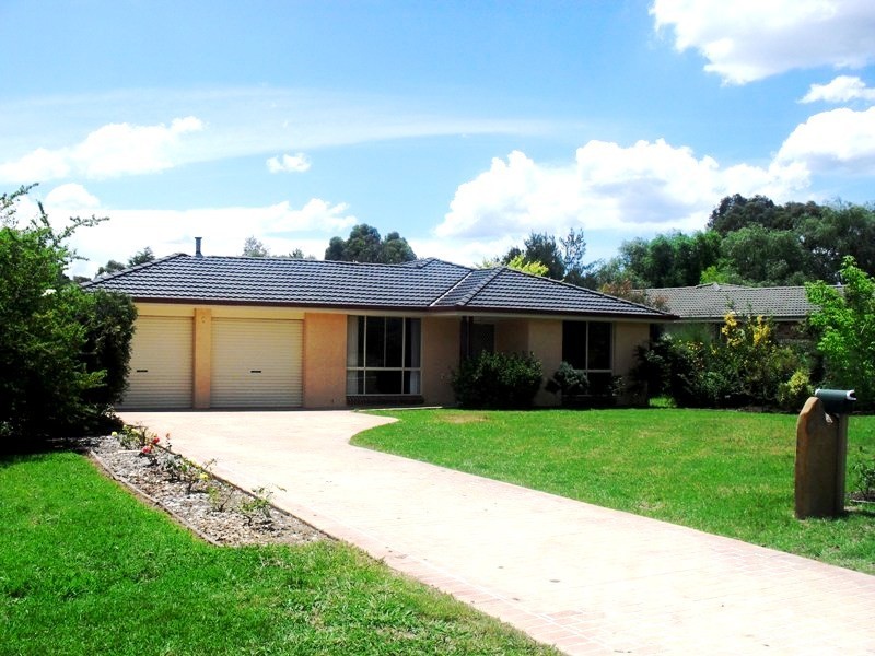 2 Maple Grove, Bowral NSW 2576