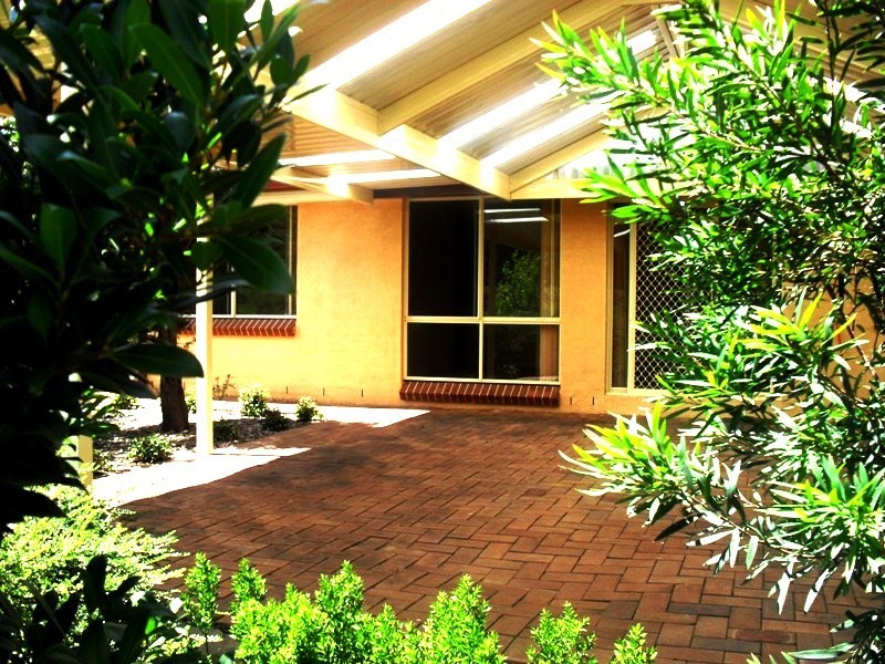 2 Maple Grove, Bowral NSW 2576