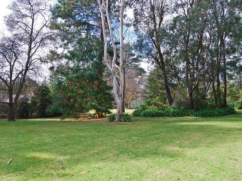 11 Holly Road, Burradoo NSW 2576