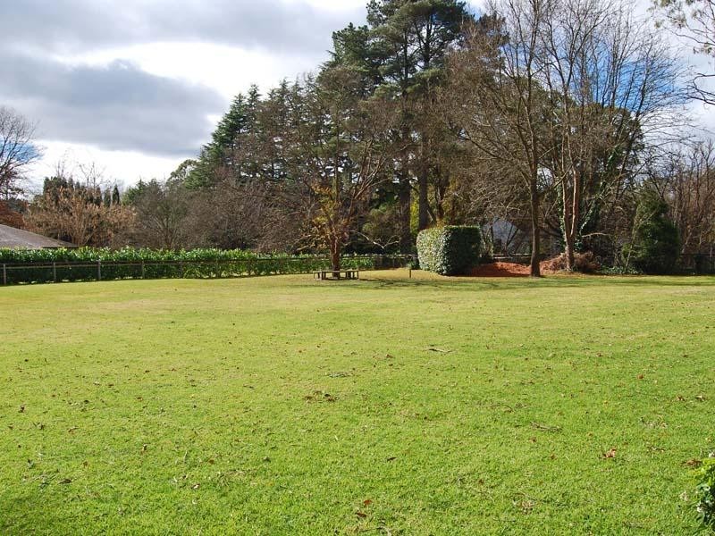 11 Holly Road, Burradoo NSW 2576