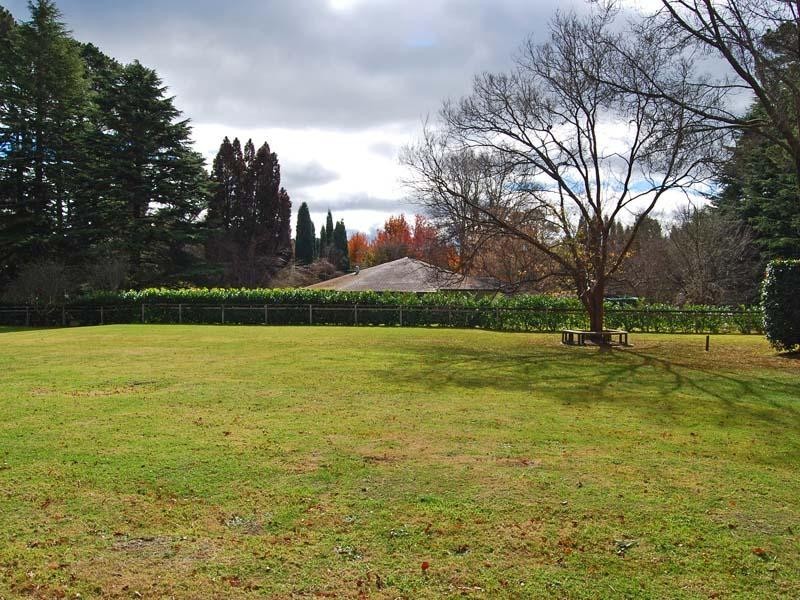 11 Holly Road, Burradoo NSW 2576