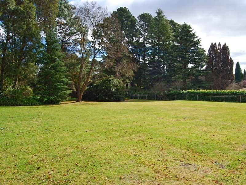 11 Holly Road, Burradoo NSW 2576