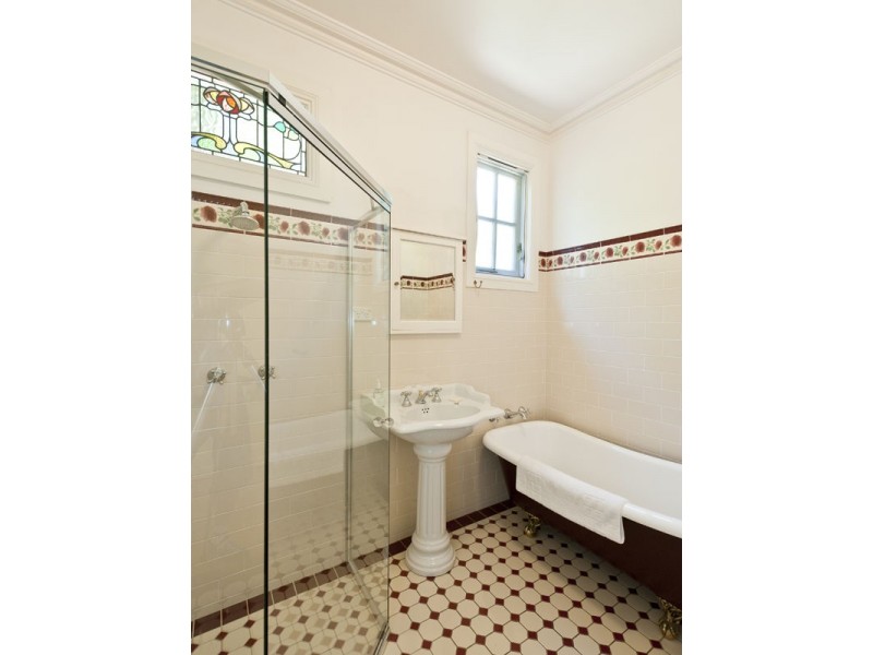 17 Riversdale Avenue, Burradoo NSW 2576