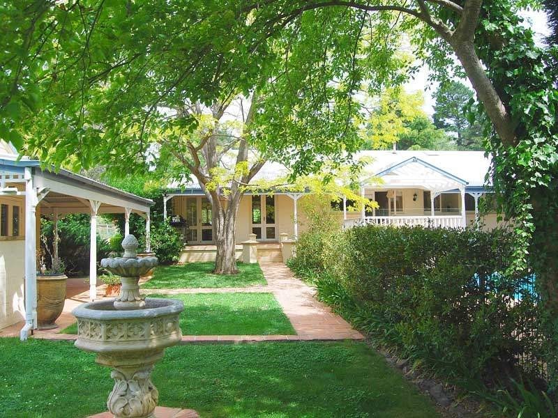 1 Romney Place, Burradoo NSW 2576