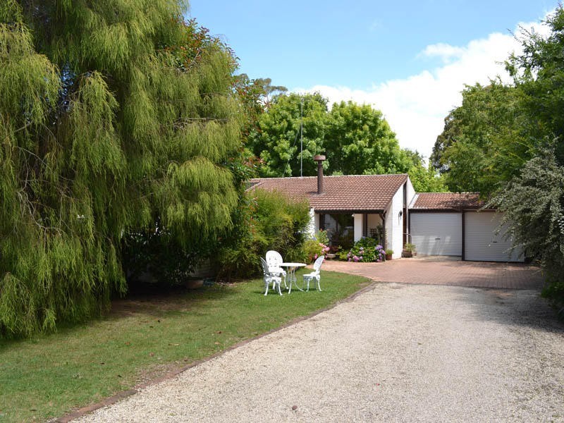 15 Hurlingham Avenue, Burradoo NSW 2576