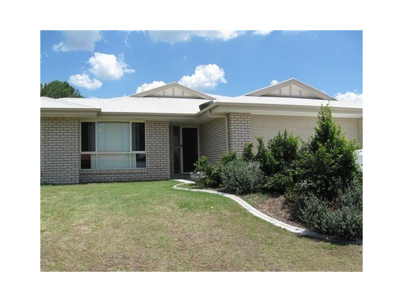 15 Pine Grove Drive, Crestmead QLD 4132