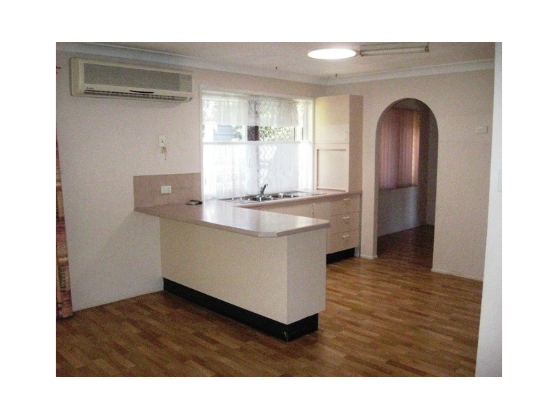4 Barcrest Court, Crestmead QLD 4132