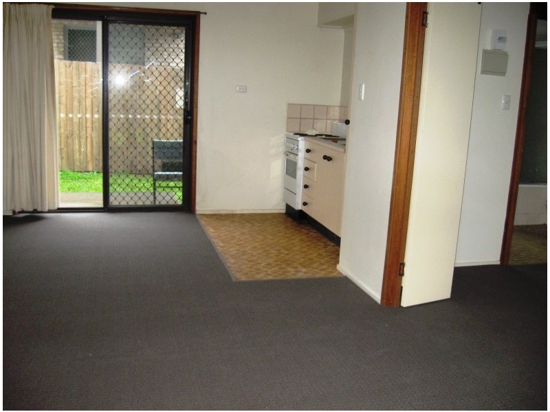 17/41 Defiance Road, Logan Central QLD 4114