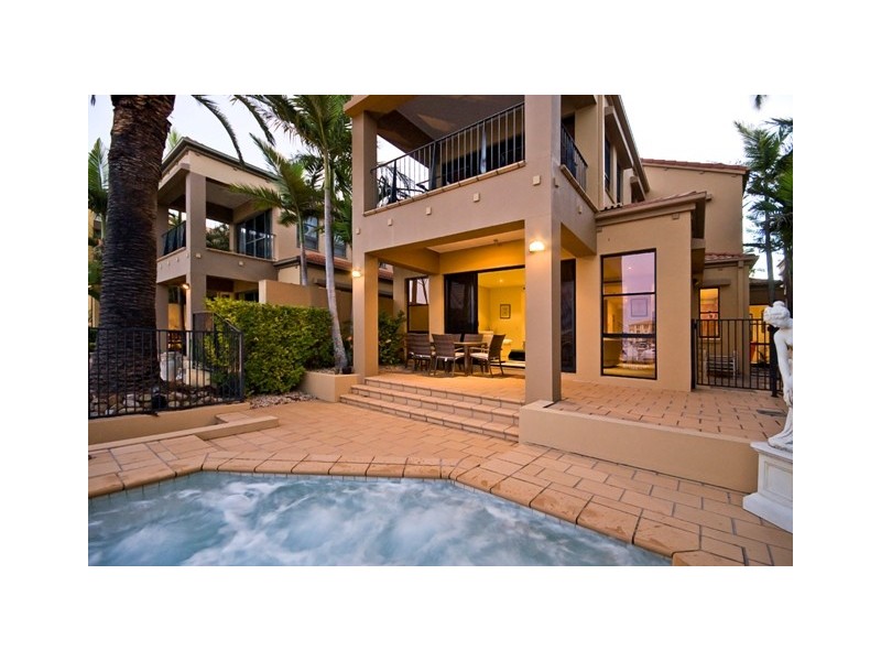 1521 Riverdale Drive, Hope Island QLD 4212