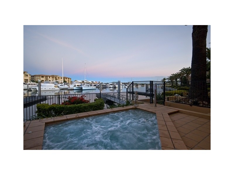 1521 Riverdale Drive, Hope Island QLD 4212