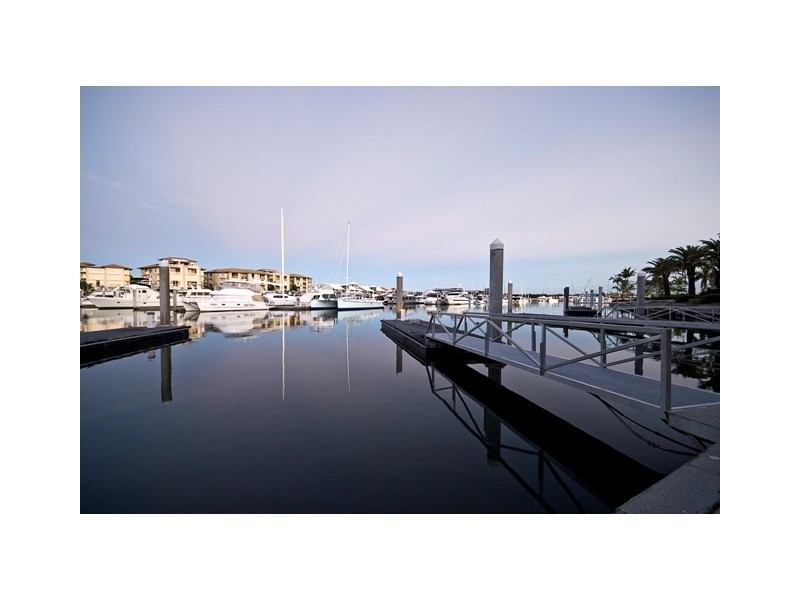 1521 Riverdale Drive, Hope Island QLD 4212