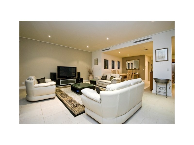 1521 Riverdale Drive, Hope Island QLD 4212
