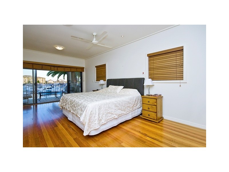 1521 Riverdale Drive, Hope Island QLD 4212