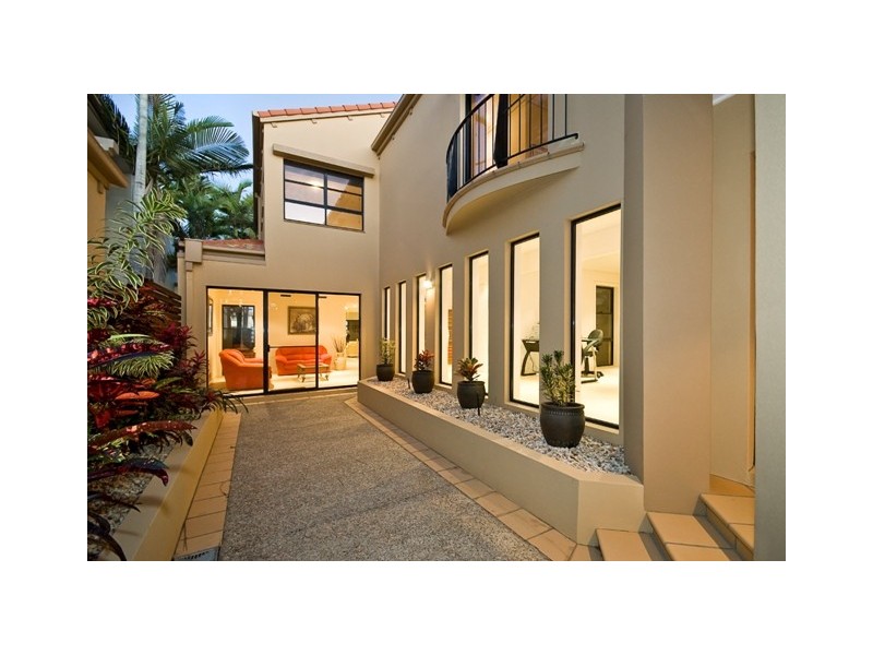 1521 Riverdale Drive, Hope Island QLD 4212
