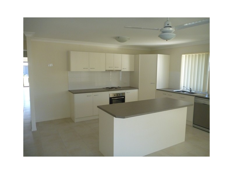 4 Oakvale Avenue, Holmview QLD 4207
