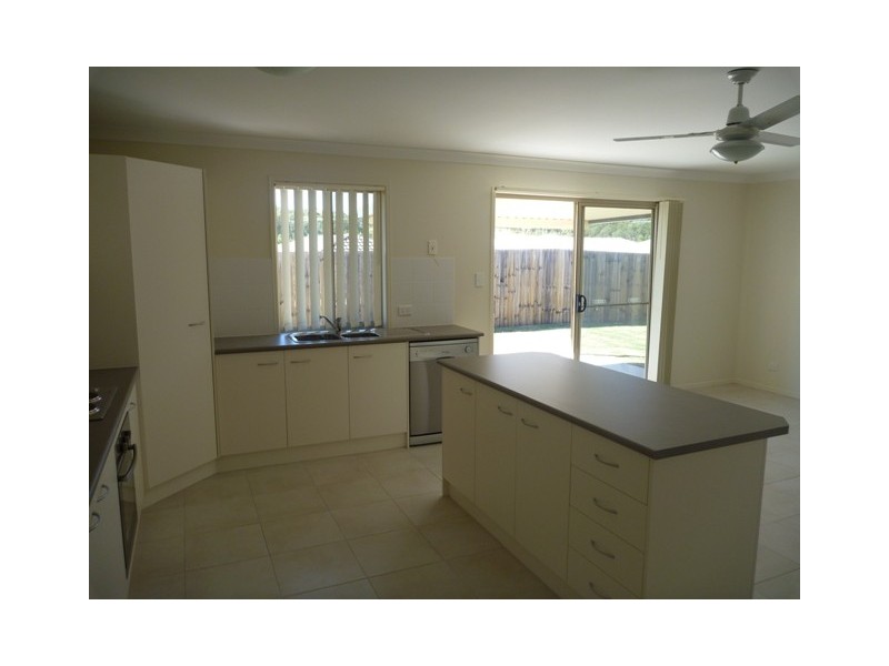 4 Oakvale Avenue, Holmview QLD 4207