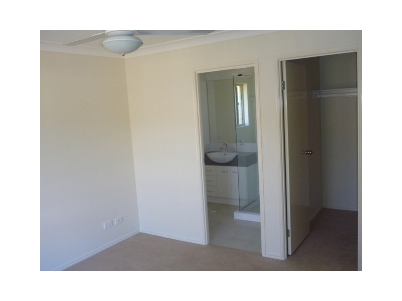 4 Oakvale Avenue, Holmview QLD 4207