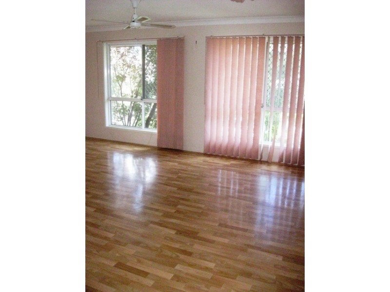 4 Barcrest Court, Crestmead QLD 4132