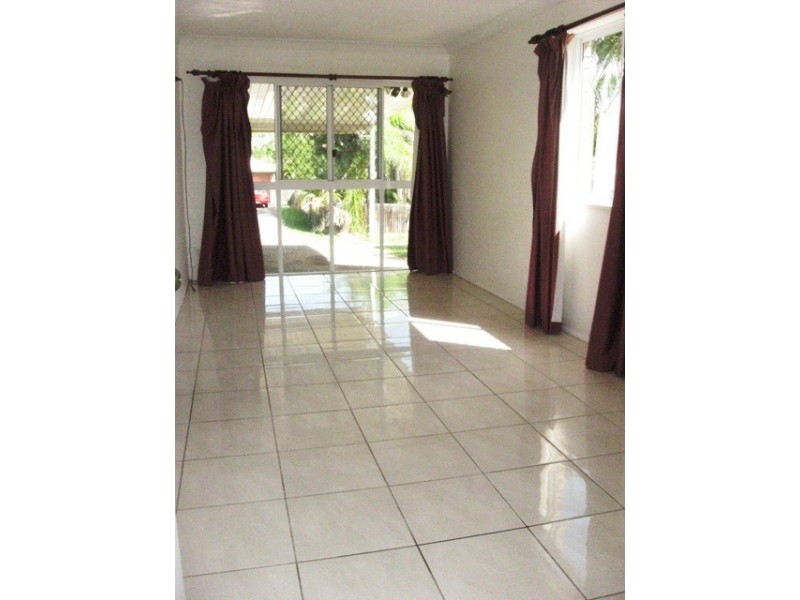 4 Barcrest Court, Crestmead QLD 4132