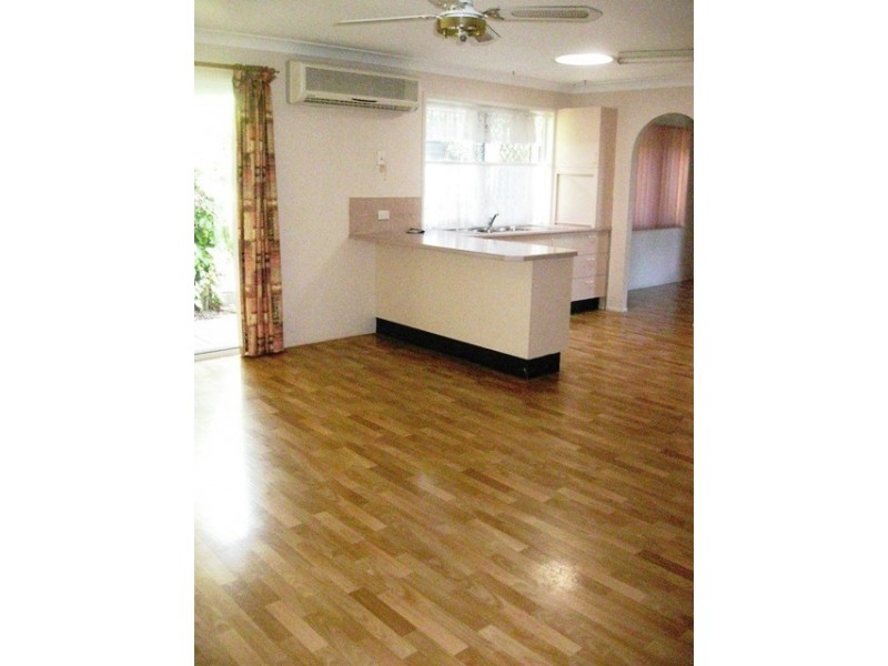 4 Barcrest Court, Crestmead QLD 4132